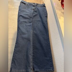 Classic women’s Levi’s 505 straight leg jeans, size 10